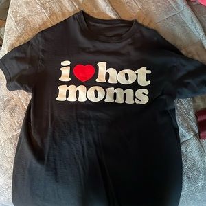 who doesnt love hot moms?